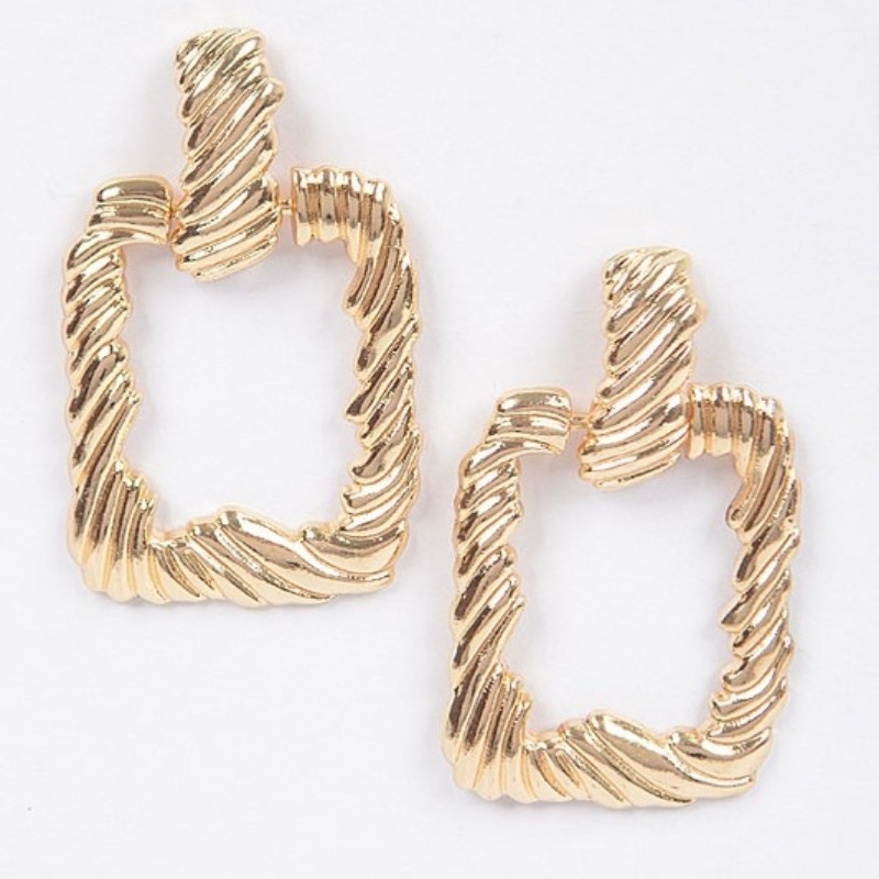 TWISTED MRRAL EARRING SQUARE